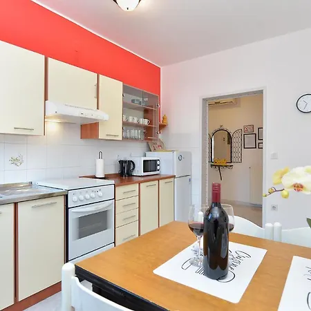 1021 Apartment