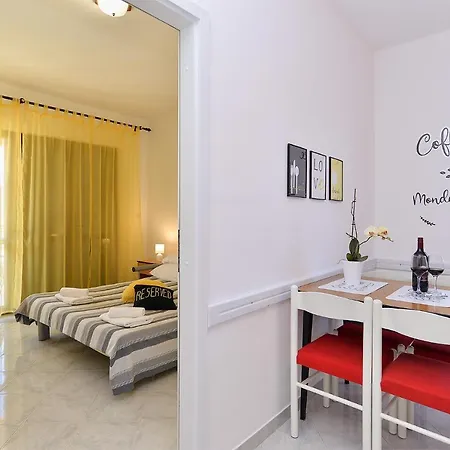 Apartman 1021 *